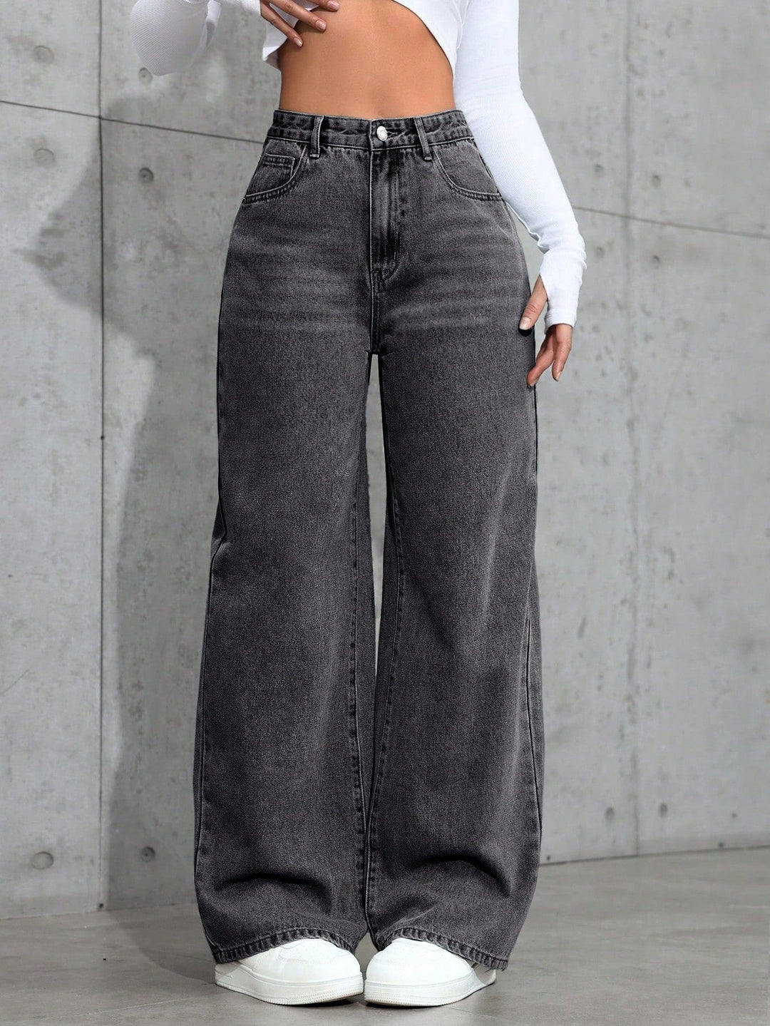 Afslappet falmet jeans til kvinder - høj talje og brede ben - ARTIKA - 